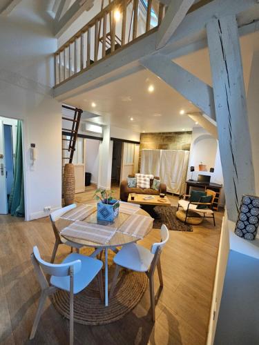 Photo de la galerie de l'établissement Cosy appartement centre-ville, à Brive-la-Gaillarde