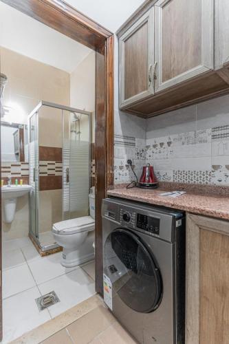a kitchen with a washing machine in a bathroom at Old town apartment 2 in Aqaba