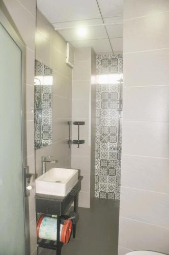 Bilik mandi di Autumn Bay Riverside Villa