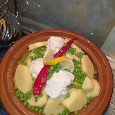 a plate of food with peas and cauliflower and peppers at Dar INNÂ in Aït Benhaddou