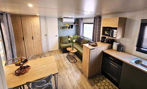 Dapur atau dapur kecil di MOBILE HOME PINS-SABLE et EAU