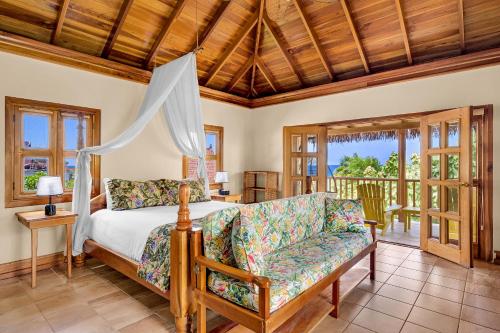Ένα ή περισσότερα κρεβάτια σε δωμάτιο στο Ocean Cliff Hotel Negril Limited - Adults Only