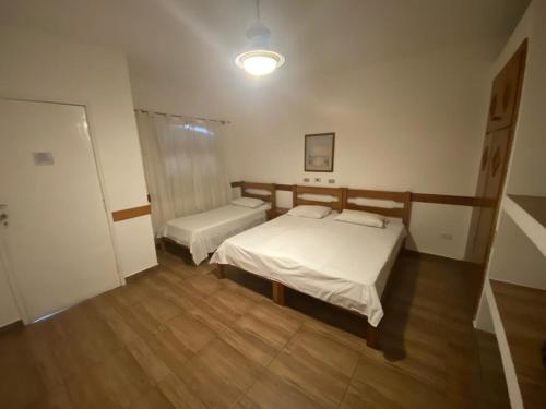 Ένα ή περισσότερα κρεβάτια σε δωμάτιο στο Eduardos Park Hotel - Próximo ao Animália