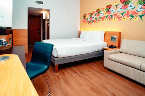 Postel nebo postele na pokoji v ubytování Novotel Cusco