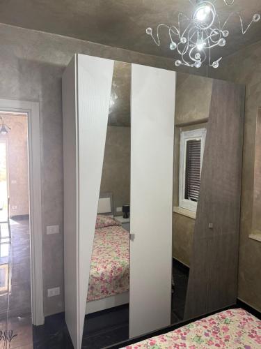 a mirror in a room with a bed and a bedroom at Villettine le Marie in Ricadi