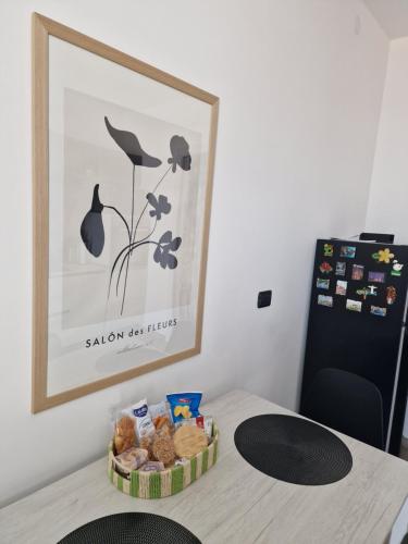 a table with a basket of food and a picture on the wall at Residenza La Chiave in Mantova