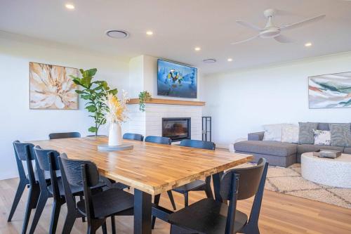 a dining room with a wooden table and chairs at Mountain Retreat Scenic Getaway with BBQ in Mount Tamborine