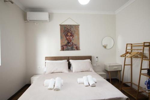 a bedroom with a bed with towels on it at Villa Reve de Tirana in Tirana