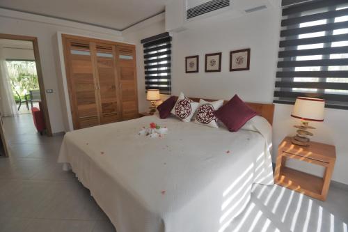Aligio Apart-hotel & Spa - Las Terrenasにあるベッド