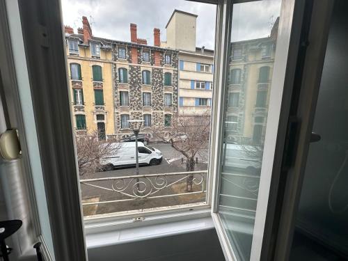 a window with a view of a building at Lune Argentée - Centre ville Clermont Ferrand in Clermont-Ferrand