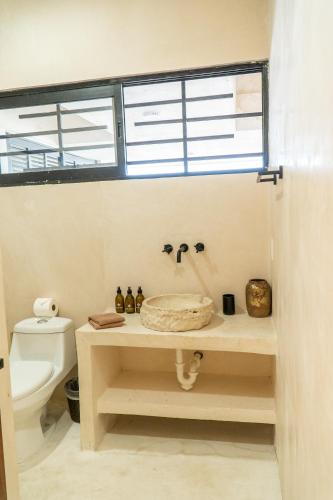 Ένα μπάνιο στο Villa Saadhu with Fantastic Oceanview