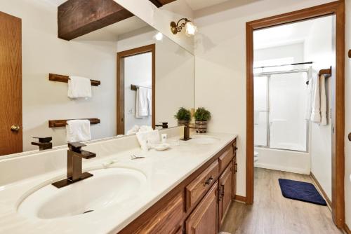 a bathroom with two sinks and a large mirror at Relaxing Four Bears Cabin in Big Bear Lake in Big Bear Lake