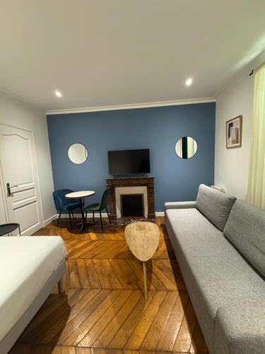 Portes de Paris RER C à 2 min WiFi & Parking Inclus