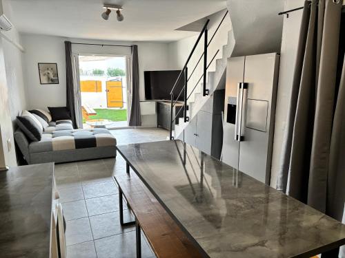 Maison avec cour 8 personnes - Bazarette