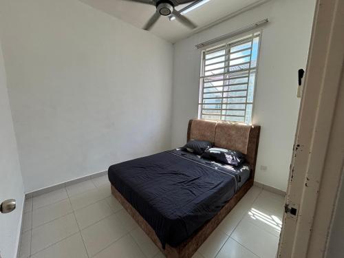 a bedroom with a bed in a room with a window at MDRS Seroja 6 in Kuala Ketil