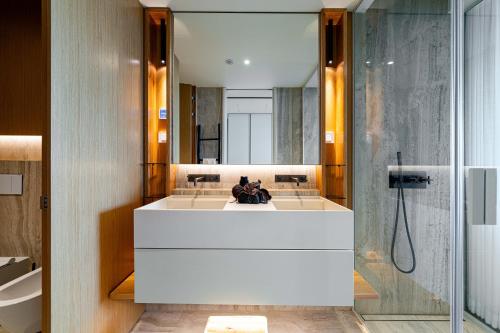 Savoy Residence Monumentalis VA by LM&AC Signature
