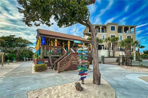 Hilton Head Resort Private Walk Shuttle to Beach photo 8