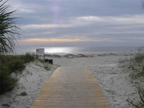 Hilton Head Resort Private Walk Shuttle to Beach photo 29