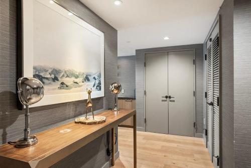 Luxe Resort Penthouse - Ski in Ski Out 3 Bedroom photo 3