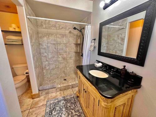 a bathroom with a black sink and a shower at Timber Terrace .9 mi Downtown pet friendly in Prescott
