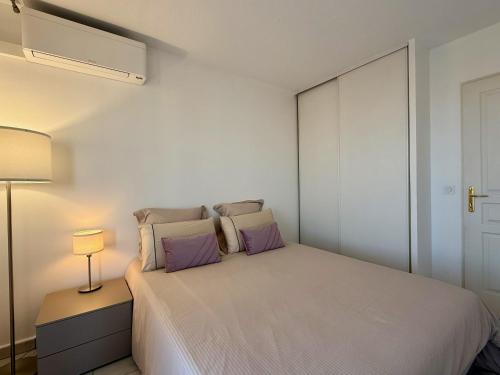 Elegant Apartment with Private Pool, Parking & 5min to beach
