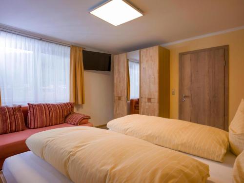 Postel nebo postele na pokoji v ubytování Chalet Staffner unten