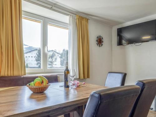 TV a/nebo společenská místnost v ubytování Chalet Staffner