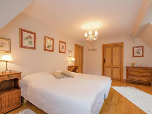 Cama o camas de una habitación en Le Hameau du Château Elegance and serenity in the heart of Saint-Hubert Forest
