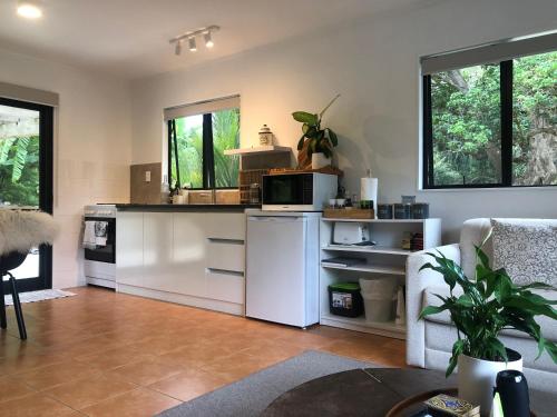 Kuchyň nebo kuchyňský kout v ubytování Villetta - Matakana Country Escape