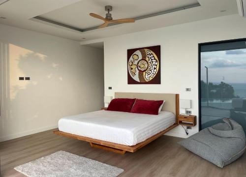 Katil atau katil-katil dalam bilik di Imagine Amazing Villa - high privacy with stunning sea views and sunsets