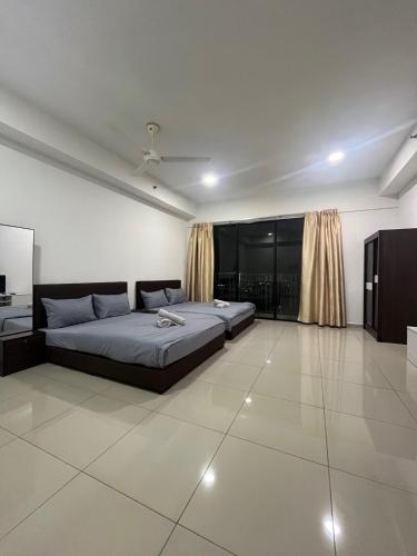 a bedroom with a bed and a television in it at JZ ISoHo i-City Studio 2 beds in Shah Alam