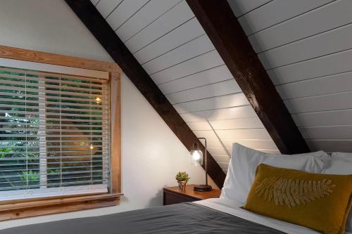 a bedroom with a bed and a window at Bellingham A-Frame - Hot tub - Fireplace - Firepit in Bellingham