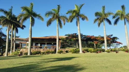 Κήπος έξω από το Lake Vilas Charm Hotel & SPA