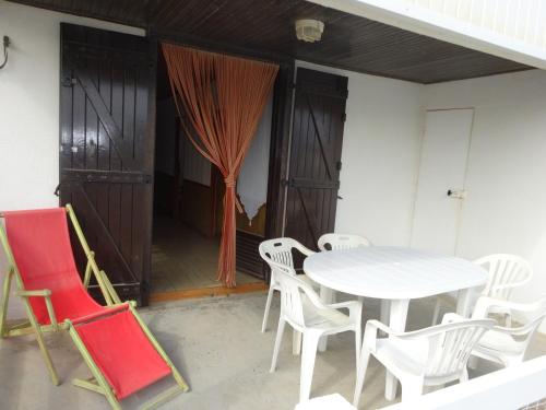 Photo de la galerie de l'établissement Chalet à Gruissan, 3 chambres, près de la plage - FR-1-784-38, à Gruissan