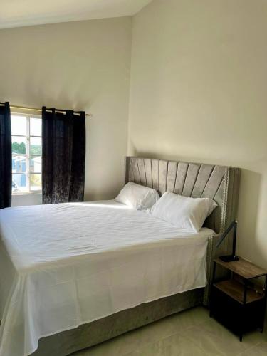 Postel nebo postele na pokoji v ubytování OceanView Oasis