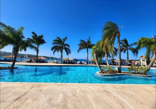 Bazén v ubytování OceanView Oasis nebo v jeho okolí