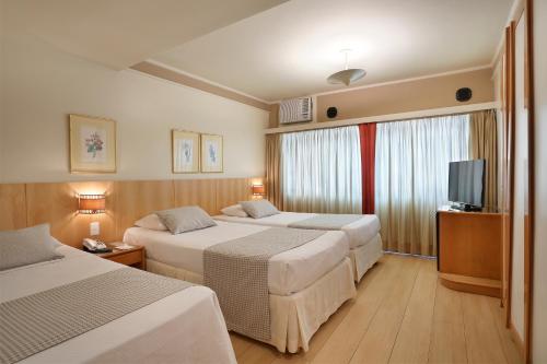 Postel nebo postele na pokoji v ubytování Mirasol Copacabana Hotel
