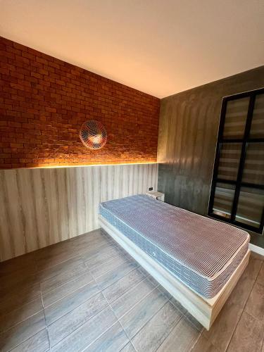 Postel nebo postele na pokoji v ubytování Bang Tao cozy studio