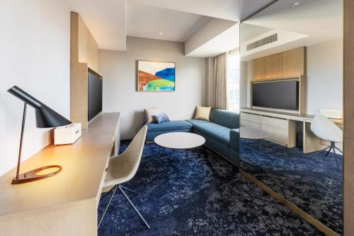 Телевизор и/или развлекательный центр в Hotel Hankyu GRAN RESPIRE OSAKA