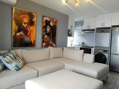 Una cocina o cocineta en Stylish 1 Bedroom Apartment with Beautiful Sea View