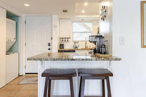Boathouse Condo, Downtown Destin Harbor, Private Beach Access, Waterfront, on Golf course, Water Taxi pickup photo 18