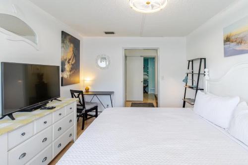 Boathouse Condo, Downtown Destin Harbor, Private Beach Access, Waterfront, on Golf course, Water Taxi pickup photo 28