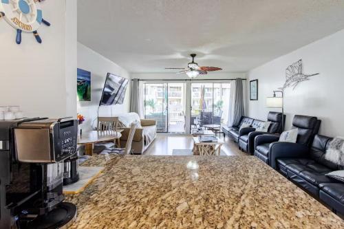 Boathouse Condo, Downtown Destin Harbor, Private Beach Access, Waterfront, on Golf course, Water Taxi pickup photo 24