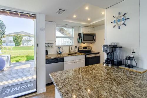 Boathouse Condo, Downtown Destin Harbor, Private Beach Access, Waterfront, on Golf course, Water Taxi pickup photo 22
