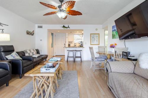 Boathouse Condo, Downtown Destin Harbor, Private Beach Access, Waterfront, on Golf course, Water Taxi pickup photo 26
