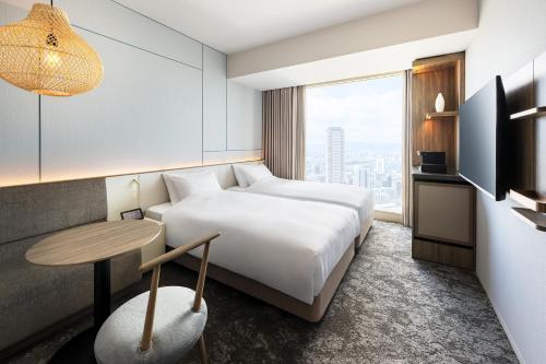 Кровать или кровати в номере Hotel Hankyu GRAN RESPIRE OSAKA