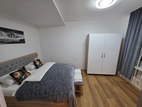 Apartments33Manzo