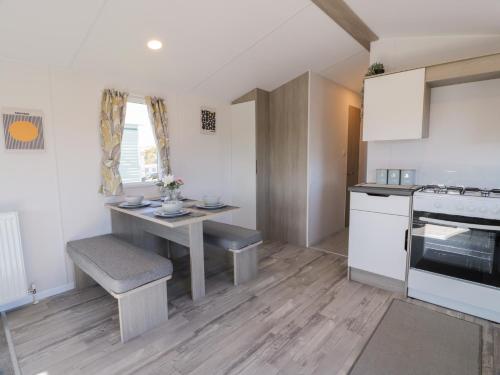 Una cocina o cocineta en Dunskey Way