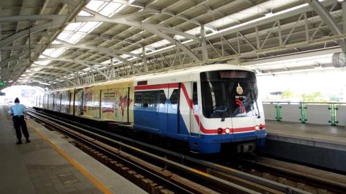 a subway train pulling into a train station at Baan Mai Guest House in Bangkok