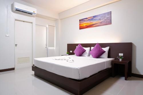 Ένα ή περισσότερα κρεβάτια σε δωμάτιο στο C Room Extra "Mai Samakkhi 15" by Choktawee